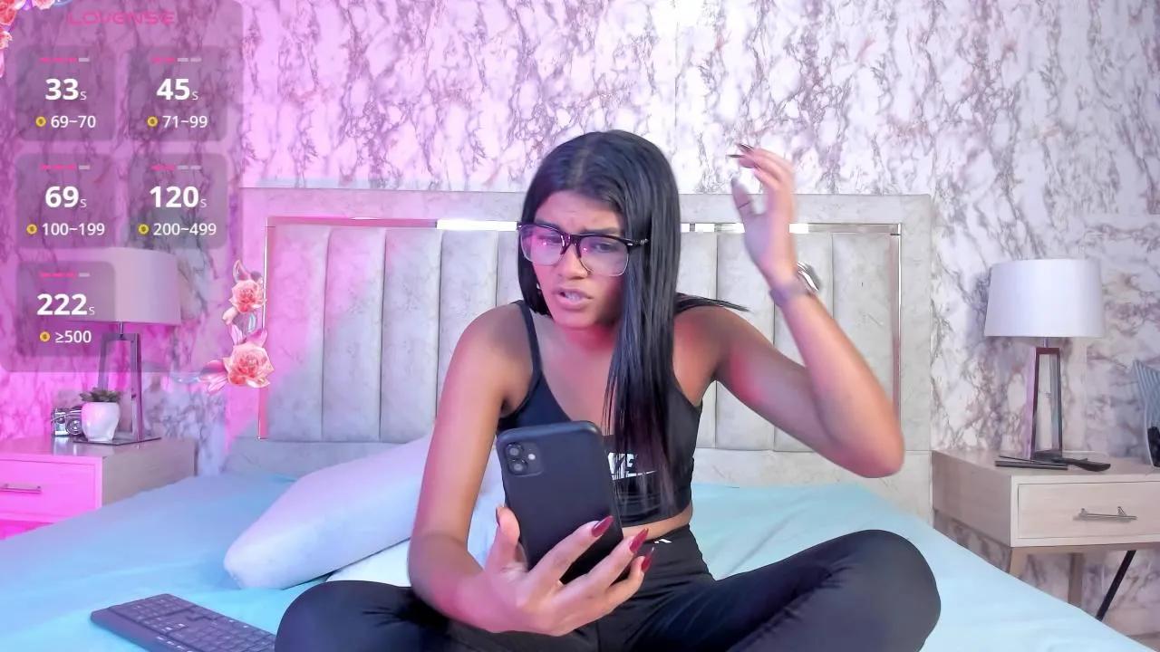 AlaiaMoretti on Cam4 