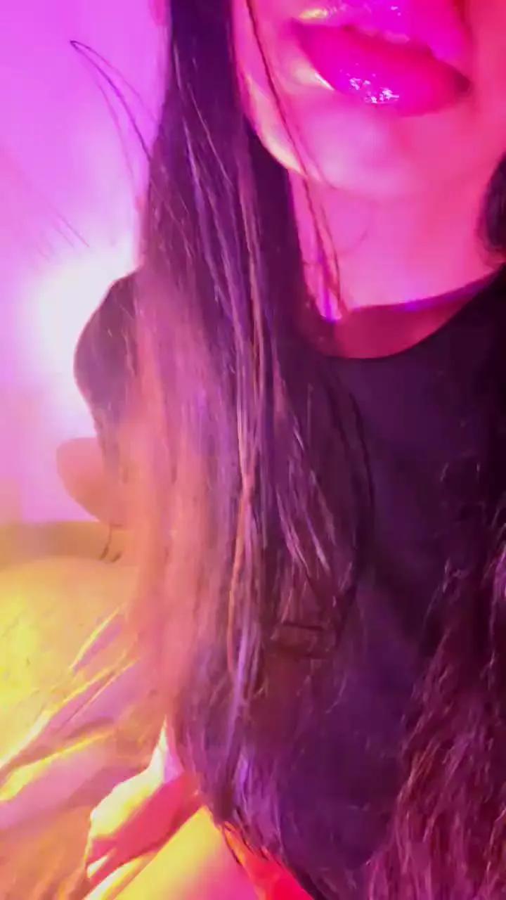 Aloneathome22 — Freechat on Cam4