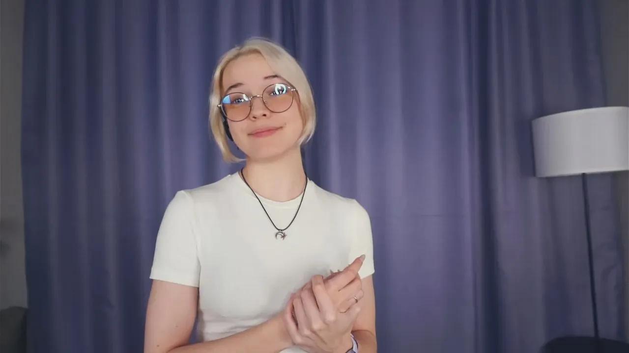 AlyceBurkert —  #C2C #bigass #smoke #striptease #ass #spanking #feet