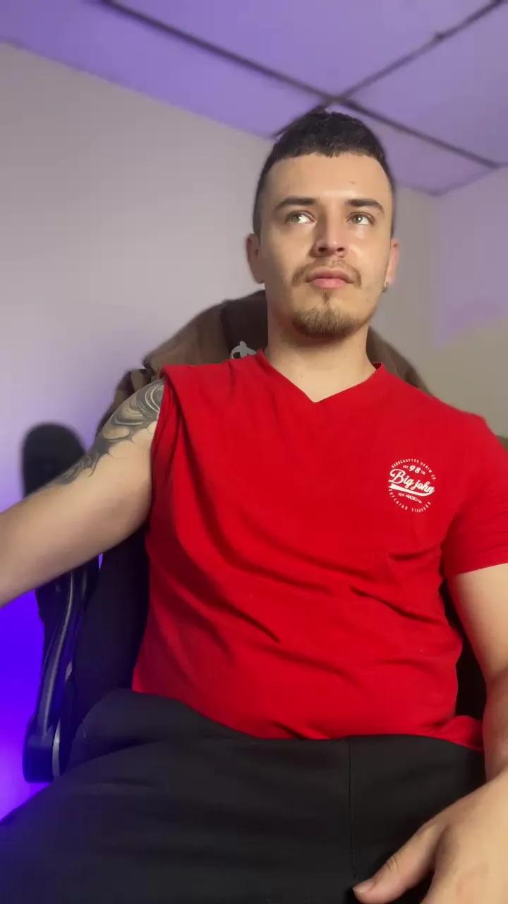 cody_lee2 — #amateur #pornstar #bdsm #feet #cum #smoke