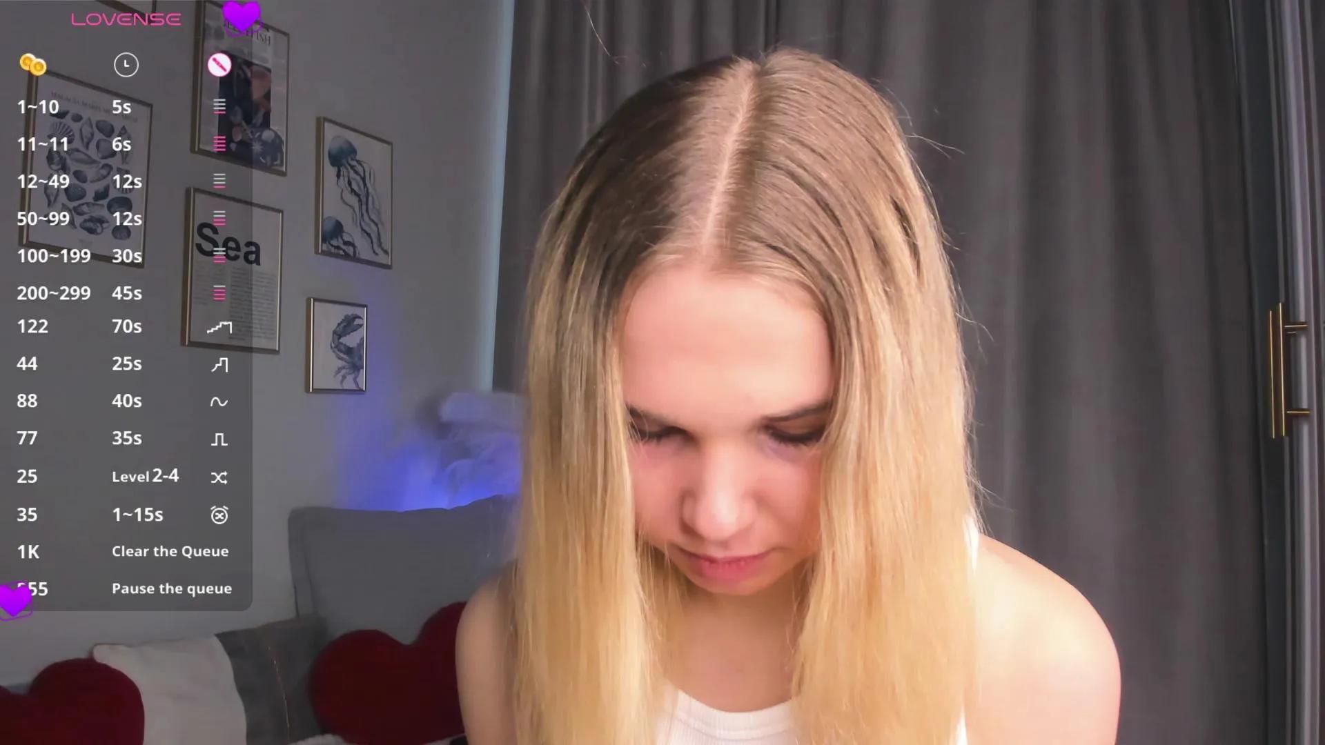 DollyCheckley on Cam4 