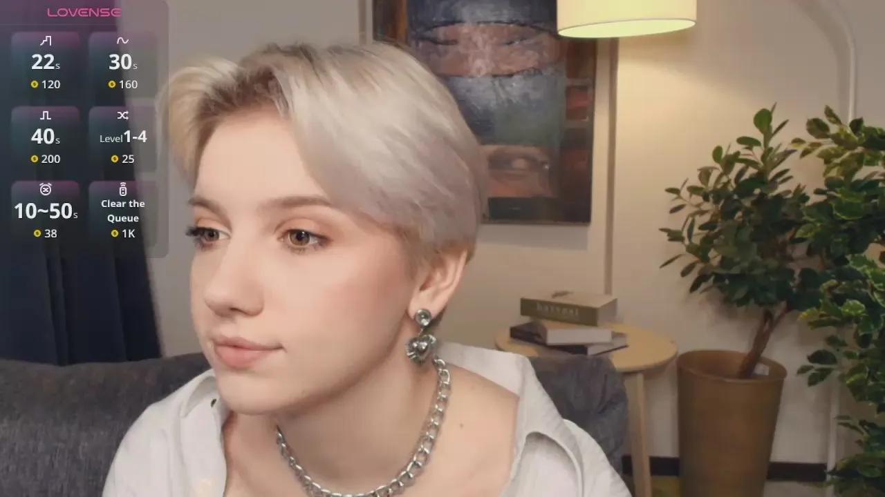 FalineBoggus —  #masturbation #squirt #bigass #gamer #pee #striptease #fisting