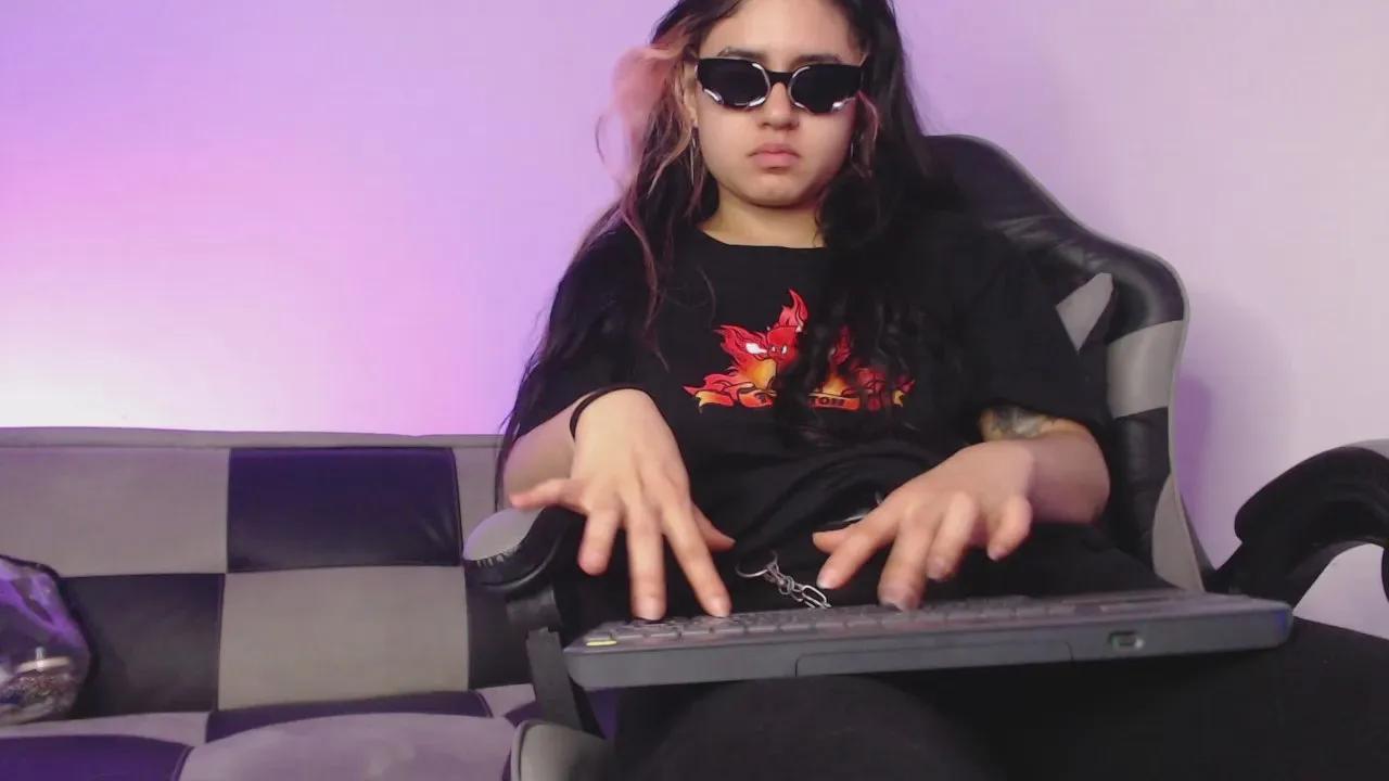 Cam4 GwenHazel is Freechat GwenHazel — #smoke #bigass #striptease #squirt #masturbation #deepthroat #feet