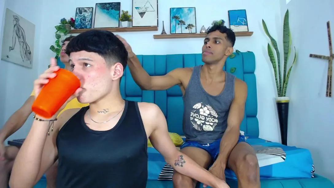 Hot_Boys_Latino — Freechat on Cam4
