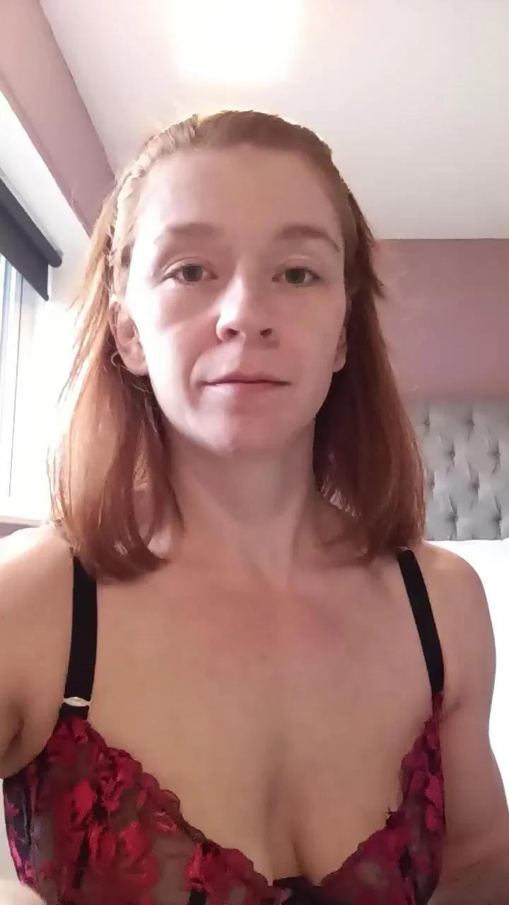 Housewife_Kirst — Freechat on Cam4