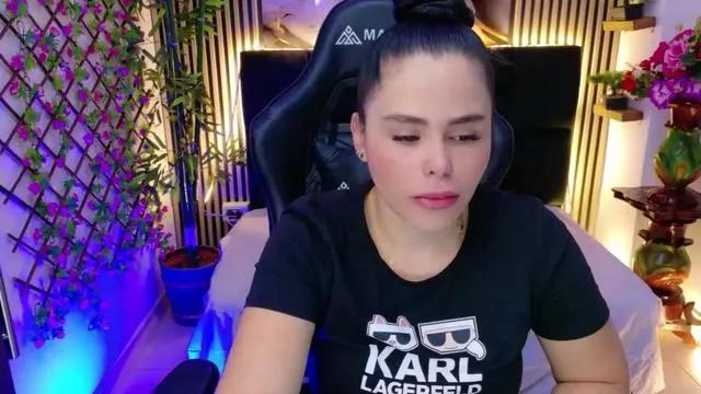 lararoberts_ —  #C2C #bigass #cum #striptease #cute #pussy #ass