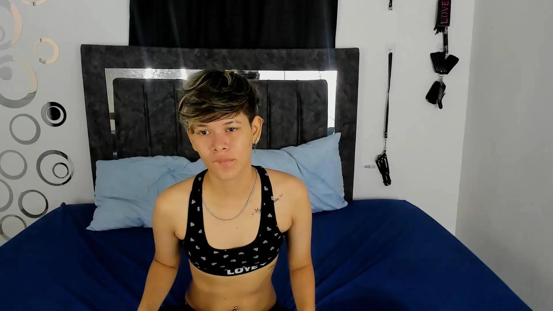 Lily_and_Lina on Cam4 