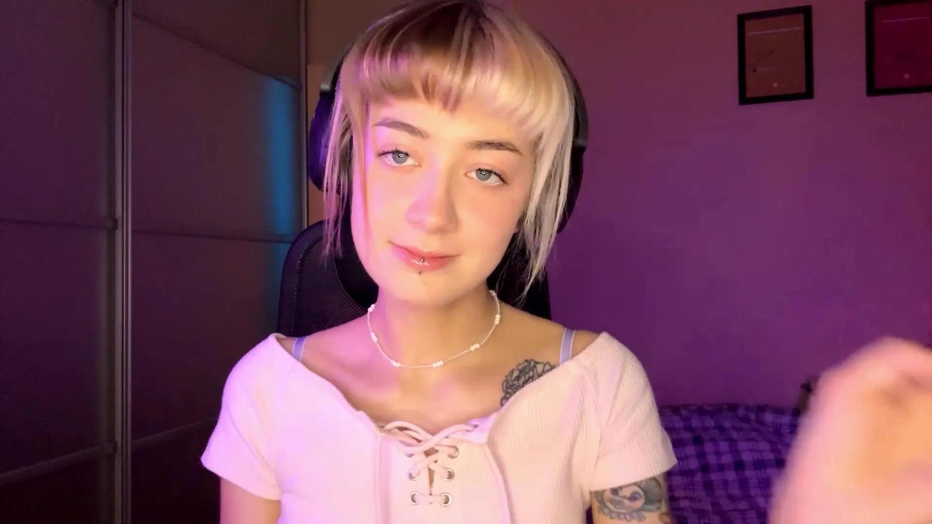 MandaFiore — Freechat on Cam4