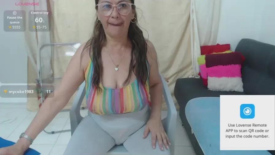 Martina_Iguazu on Cam4