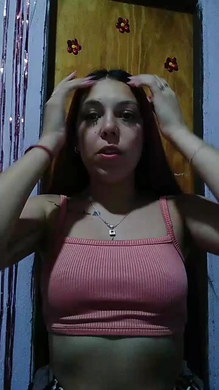 RoxxyLove_ — Freechat on Cam4