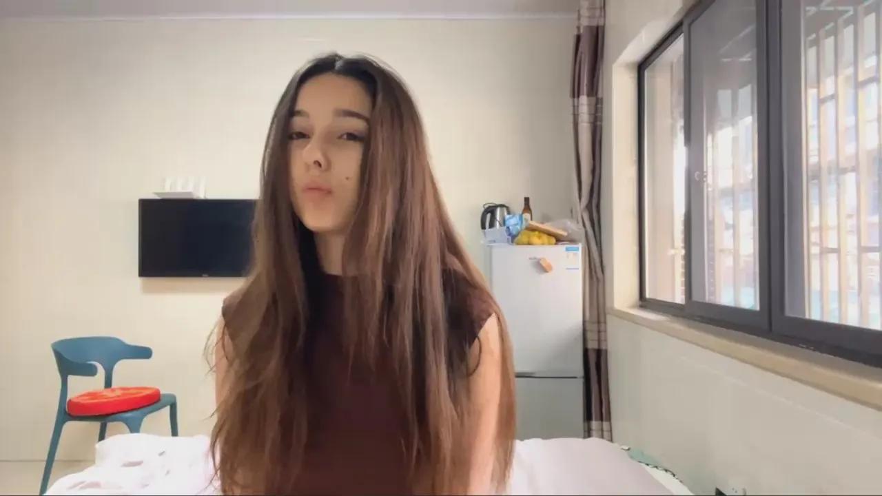 SaranBullert —  #femdom #anal #ass #pussy #threesome #gamer #pee