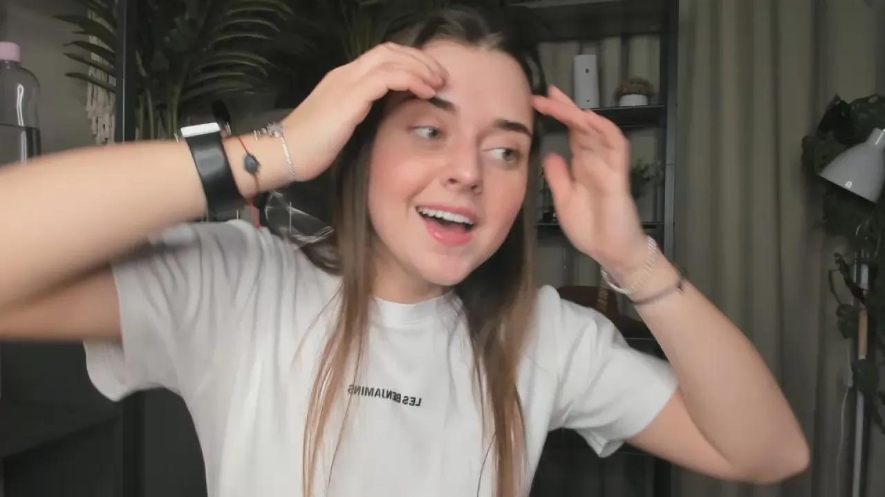 VersieTaillon —  #cosplay #femdom #striptease #masturbation #schoolgirl #cute #ass