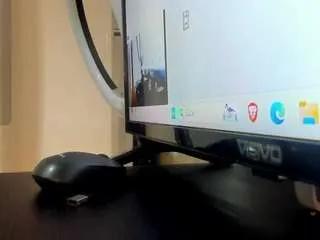 cocoqueenn on CamSoda 