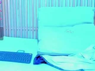 emma-cleir on CamSoda 