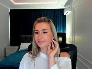happysmileee on CamSoda 