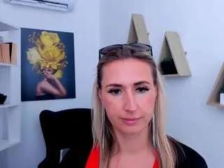 happysmileee on CamSoda 