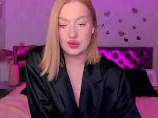 hollyy-lee on CamSoda 