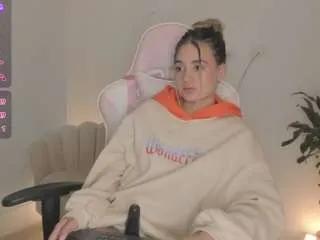 littlesofia on CamSoda 