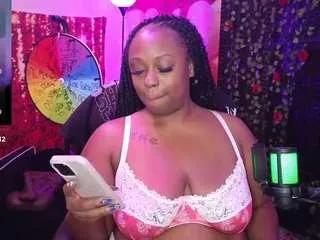 queencroze on CamSoda 