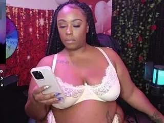 queencroze on CamSoda 