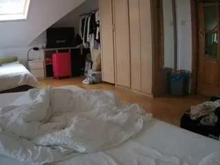 voyeurcam-julmodels-bed-1 — sgemma chat