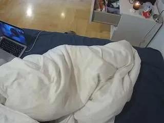 voyeurcam-julmodels-greybed-2 — chat