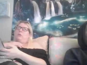 eandr6446 — we're just a real couple hanging out, keeping things authentic and low-key. Not doing full shows, we do have tip menu -- completely optional.