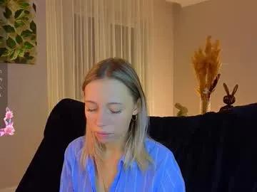 lunariabliss — GOAL:  Kiss you  Hello everyone, I'm Kelly! I'm a #teen, and I love play with #lovense. I'm #18 years old, and I have #bigboobs and a #skinny body. [11 tokens remaining]