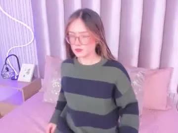 samanthapeachs — rubbing your tatas will warm you up a bit  [21 tokens left] I'm just looking for someone to warm me up, the weather is a little cold, can you give me your warmth?? #natural #petite  #daddysgirl  #cute