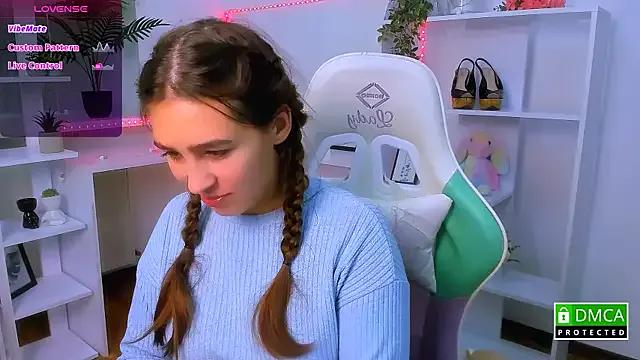 _Eliizabeth_ — Change into a maid costume and dance