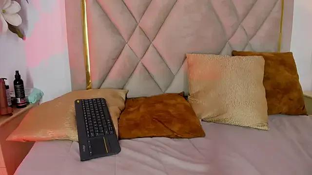 chloe_wilson7 — 2 finger in ass