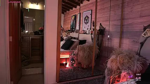 IzzyWild on StripChat 