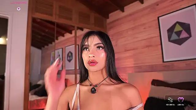 IzzyWild on StripChat 