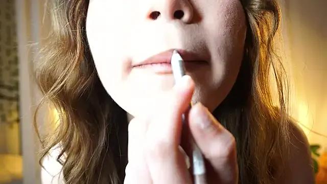 JanelAkerley — to take off the Essie top