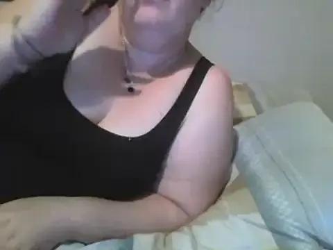 StripChat JuicyBellaaa is Freechat JuicyBellaaa — show bobs