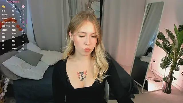 LanaRoselle on StripChat 