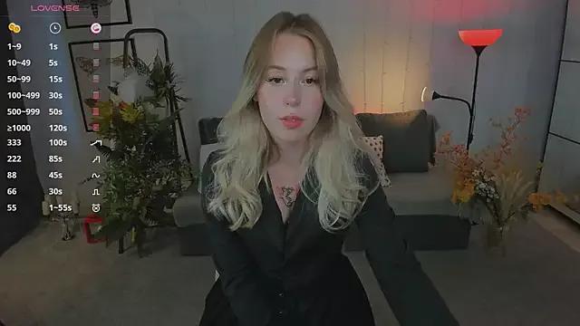 LanaRoselle on StripChat 