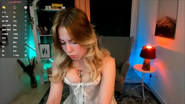 LanaRoselle on StripChat 