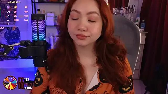 LilyVelvett on StripChat 