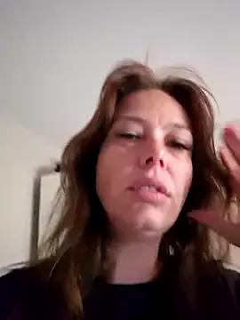 littleladyshelly on StripChat 