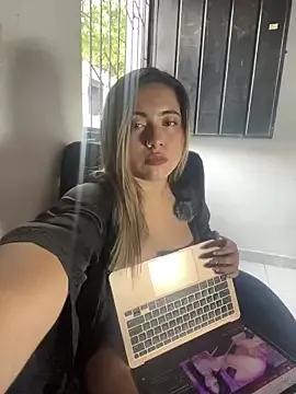 Luna_traviesa_xxx — 1 minute naked with the door open