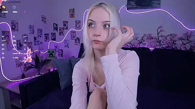 StripChat Megan--chan is Freechat Megan--chan — Lift up my top <3