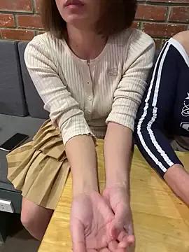 Meii-meyy — completely nude & squirt 2 girls