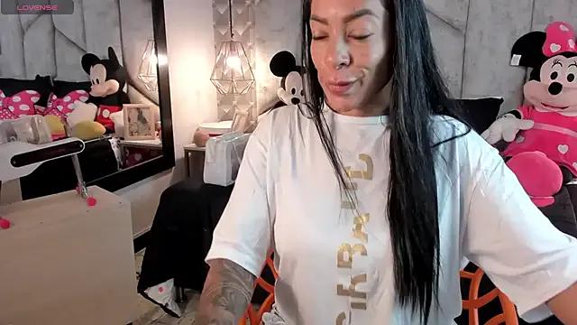 NiicolleMiller on StripChat 