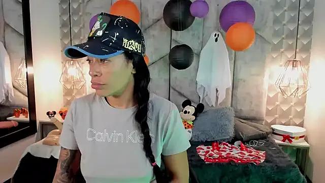 NiicolleMiller on StripChat 