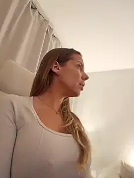 Nova-Lee — Peasants, bow to your queen