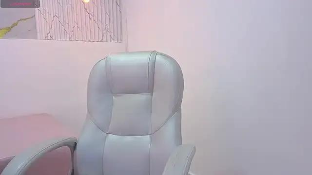 onlymen2025 — take off shorts