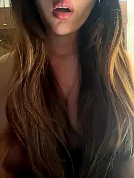 Queen_Shanuu on StripChat 