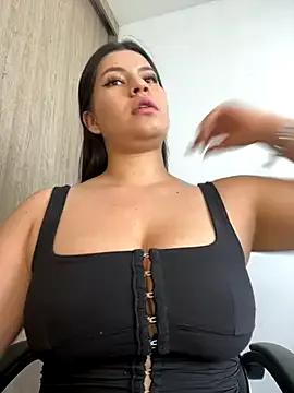 Saanvi21 on StripChat 