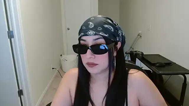 Sassy_Latina on StripChat 